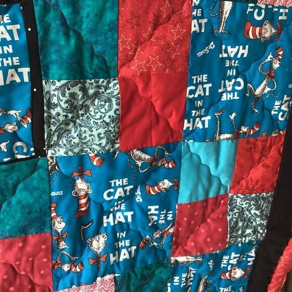 NWT. Hand Crafted  Dr. Seuss’ Cat in The Hat Lap Quilt - Picture 8 of 13